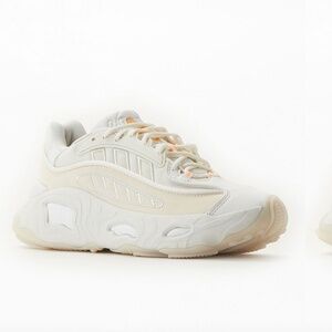 adidas Women’s Cream OZNOVA Sneakers – Size 9